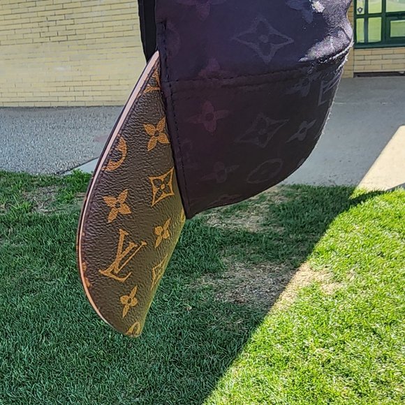 LOUIS VUITTON MONOGRAM UNISEX BASEBALL CAP - Picture 9 of 16